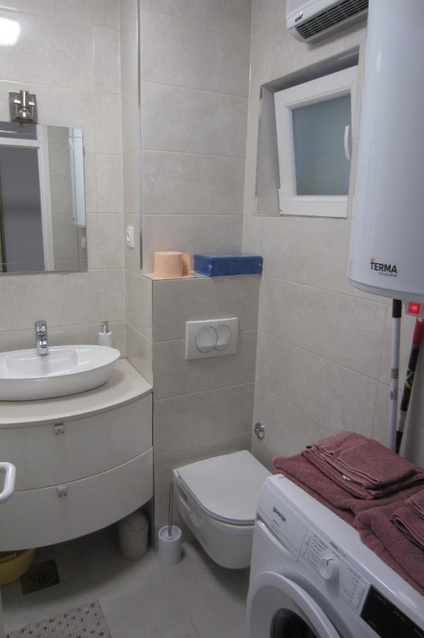 Apartman Valinor Miholascica Exterior foto