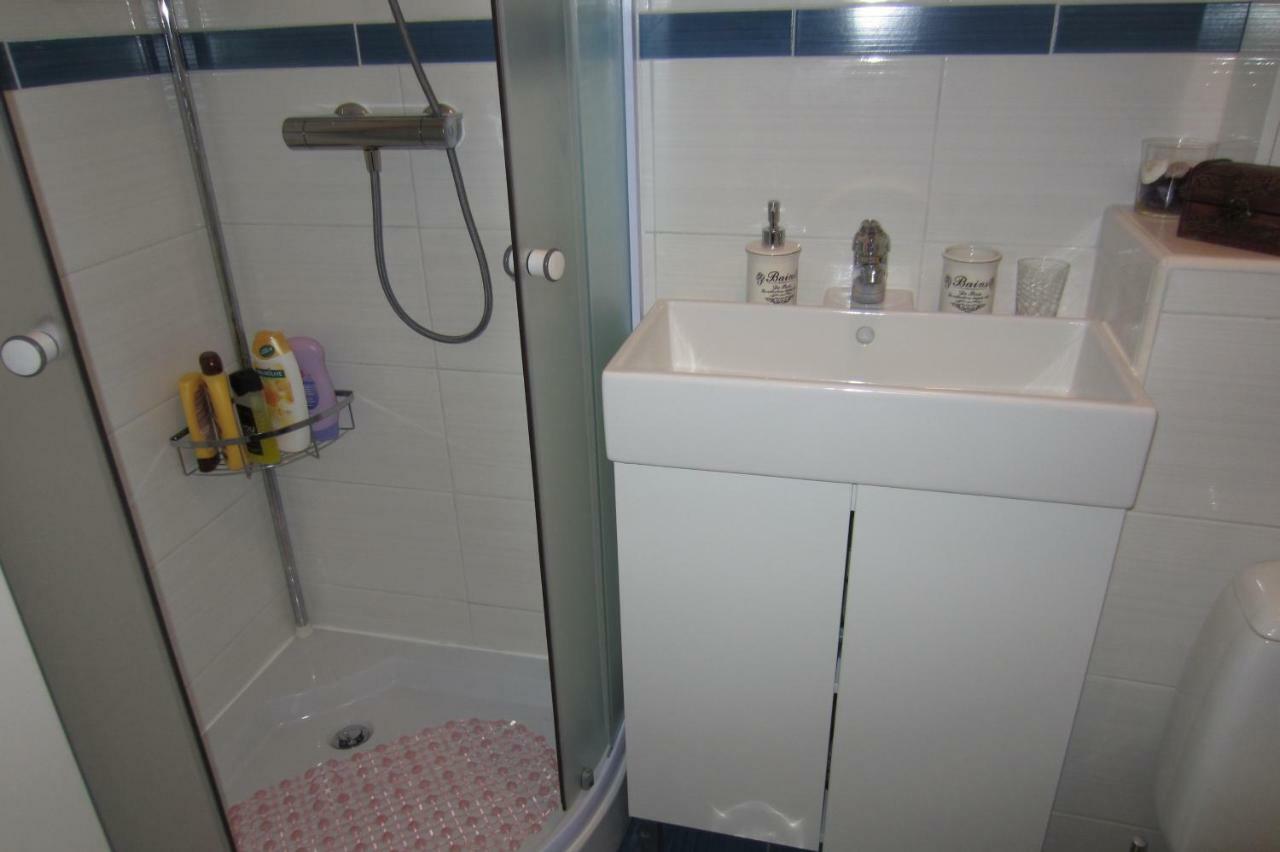 Apartman Valinor Miholascica Exterior foto